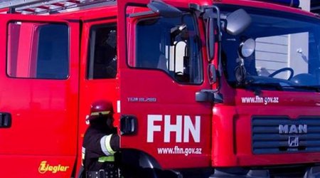 В Баку произошел пожар в девятиэтажном здании