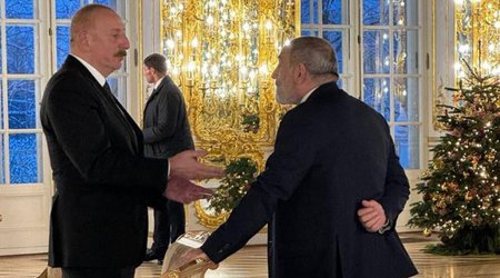 Əliyev Paşinyanla sülh sənədini müzakirə edib