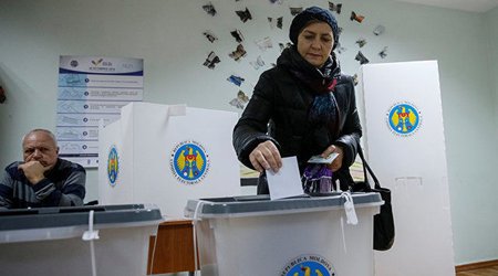 Moldovada prezident seçkisi referendumla birləşdiriləcək