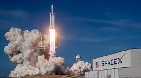 "SpaceX" şirkəti "Starlink" İnternet peyklərinin yeni partiyasını orbitə çıxarıb
