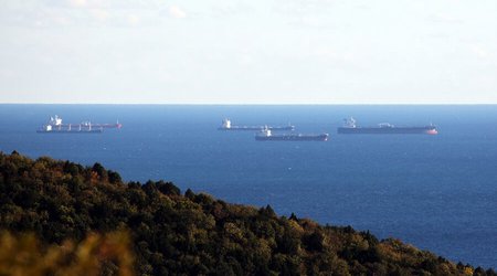 İran Oman körfəzində neft tankerini ələ keçirib