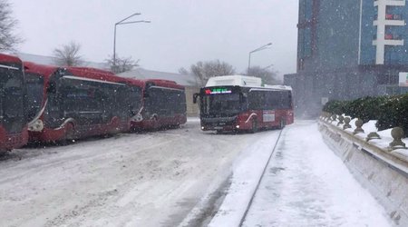 Автобусы выпускаются на линии по мере очистки дорог от снега - AYNA