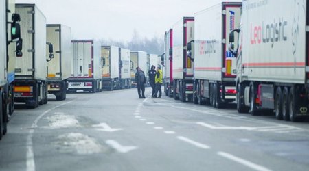 Poland inks deal to end blockade of border with Ukraine
