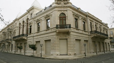 Посол США и его супруга ознакомились с богатым архитектурным наследием Баку