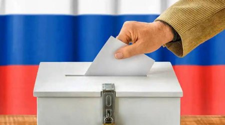 Putinin rəqiblərindən biri geri çəkilib