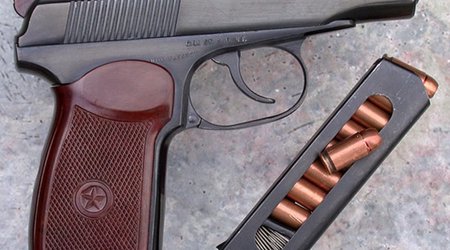 В Баку задержан вооруженный мужчина