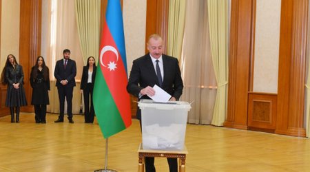 Алиев проголосовал в Ханкенди