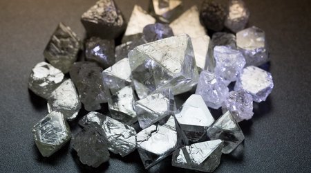 US announces ban on import of Russian diamonds