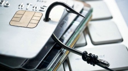 В Баку за кражу 1 500 манатов с банковской карты задержана женщина