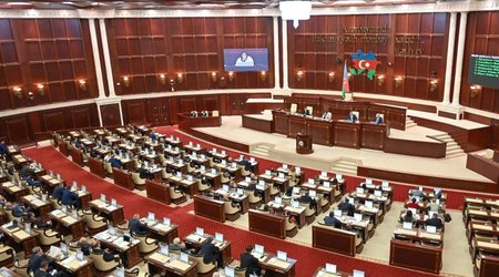 Milli Məclisin iclası başladı