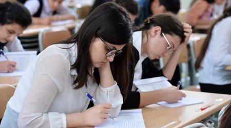 Сегодня в Азербайджане заработает электронная система перевода школьников