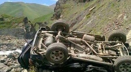 В Лерикском районе легковой автомобиль упал в овраг: есть погибший и пострадавшие