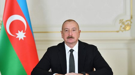 Prezident "Gülüstan" sarayında iclasda çıxış edib