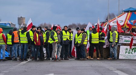 Polish farmers start blocking border with Lithuania due to import of Ukrainian grain