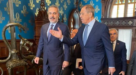 Turkish FM meets with his Russian counterpart