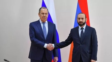 Lavrov Mirzoyanla regiondakı vəziyyəti müzakirə edib
