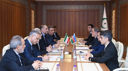 Bayramov iranlı həmkarı ilə görüşüb