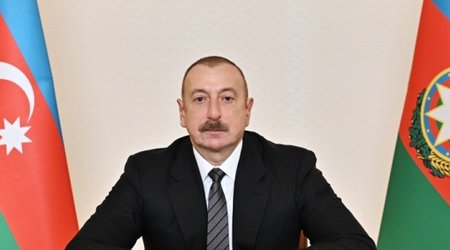 Алиев поздравляет женщин с 8 Марта