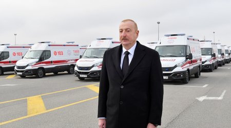 Президент Ильхам Алиев ознакомился с новоприобретенными современными автомобилями скорой медпомощи