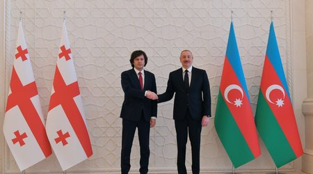 Началась встреча Президента Азербайджана и премьер-министра Грузии в расширенном составе
