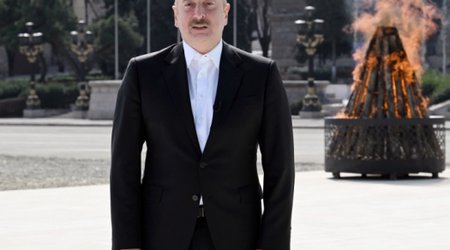 Ильхам Алиев поздравляет народ Азербайджана