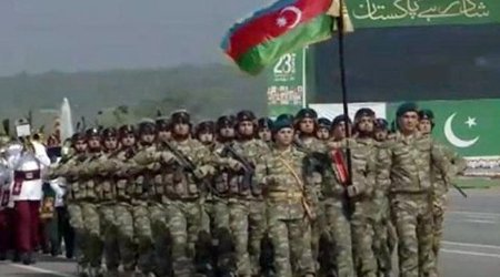 Азербайджанские военные принимают участие в военном параде в честь Национального дня Пакистана