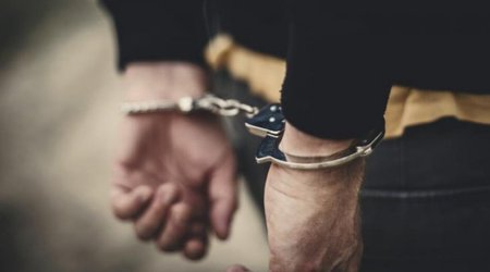 В Баку по подозрению в краже из автомобиля задержаны два человека