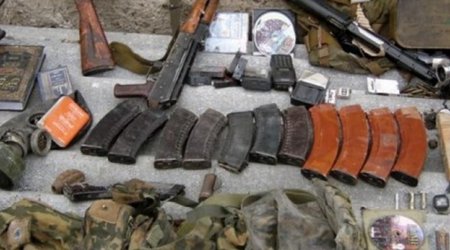 В Ханкенди обнаружены автоматы и большое количество боеприпасов