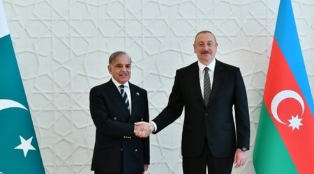 Шахбаз Шариф поздравил президента Ильхама Алиева