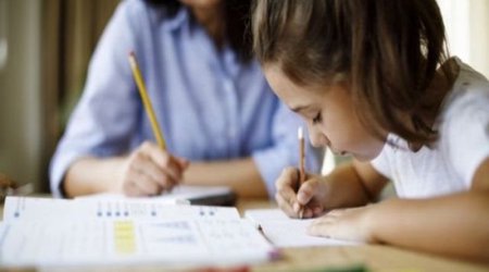Polşa məktəblərində məcburi ev tapşırıqları ləğv olunub