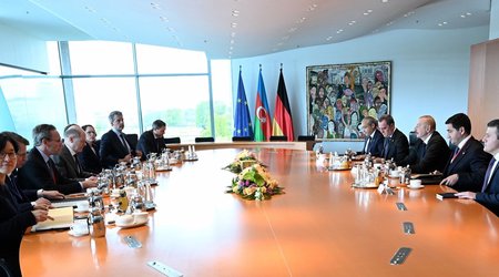 Началась встреча президента Азербайджана и канцлера Германии в расширенном составе