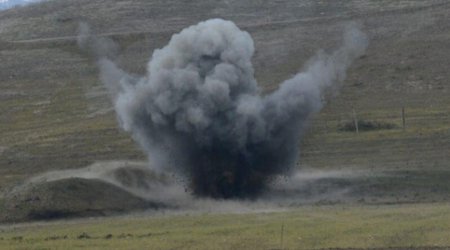 В Агдаме грейдер подорвался на противотанковой мине, водитель получил травмы