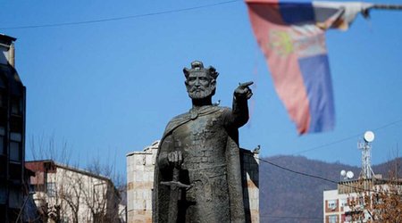 Kosova Serbiyanın pul vahidindən imtina edir