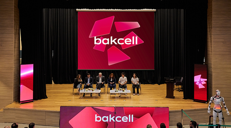 “Bakcell”in Baş İcraçı Direktoru Müasir Təhsil Kompleksinin şagirdləri ilə görüşüb