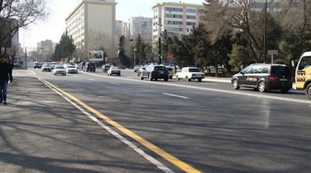 В Баку на проспекте Азадлыг проводятся ремонтные работы