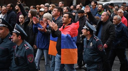 Opposition supporters march starts in center of Yerevan