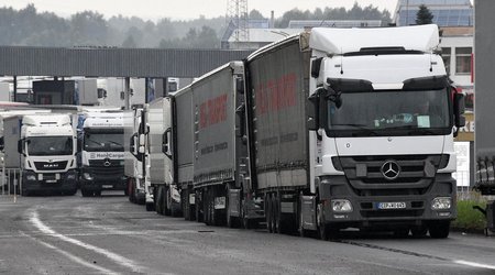 Thousands of cars and trucks stuck at Belarus-EU border crossings