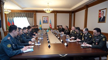 Азербайджан и Казахстан будут сотрудничать в военной сфере
