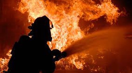 В Насиминском районе Баку начался пожар в жилом доме