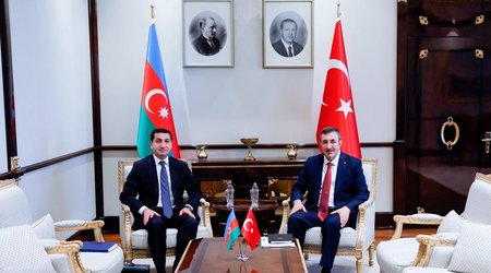 Hikmət Hacıyev Cevdet Yılmazla görüşüb