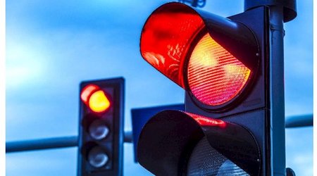 В Азербайджане ужесточают штрафы за проезд на красный свет и выезд на "встречку"