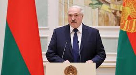 Lukaşenko Ukrayna ilə sərhəddə qoşun qruplarını gücləndirməyi əmr edib
