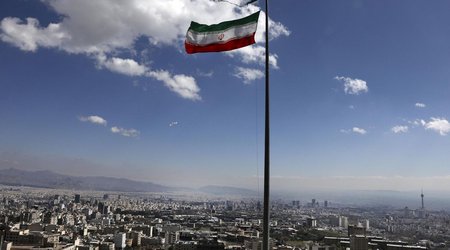 Media: Iran choosing between striking Israel and a "covert operation"