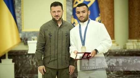 Зеленский наградил украинского борца азербайджанского происхождения