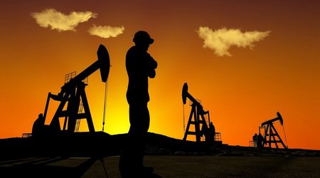 Azerbaijani oil price slightly drops