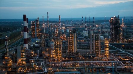 Ukrayna Rusiyanın neft emalı zavodunu sıradan çıxarıb