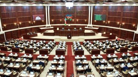 Milli Məclisin iclası başlayıb - Bu gün yeni hakimlər təyin olunacaq