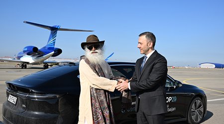 Hindistanlı yoqin Azərbaycana səfərə gəlib