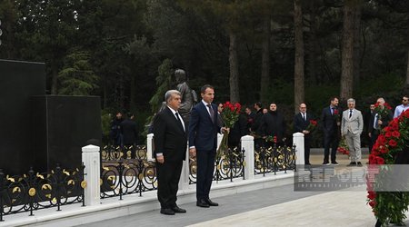 Президент "Барселоны" посетил могилу великого лидера Гейдара Алиева