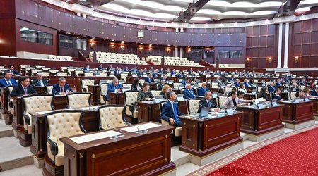 Milli Məclisin iclası başlayıb